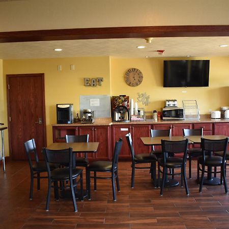 Heartland Hotel & Suites Rock Valley Bagian luar foto