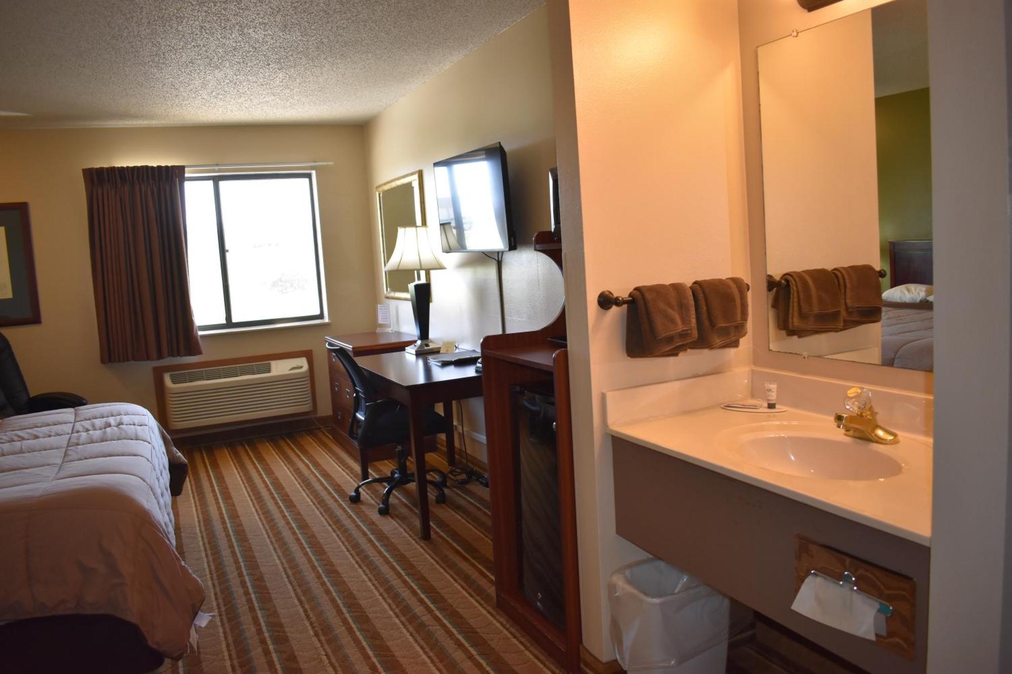 Heartland Hotel & Suites Rock Valley Bagian luar foto
