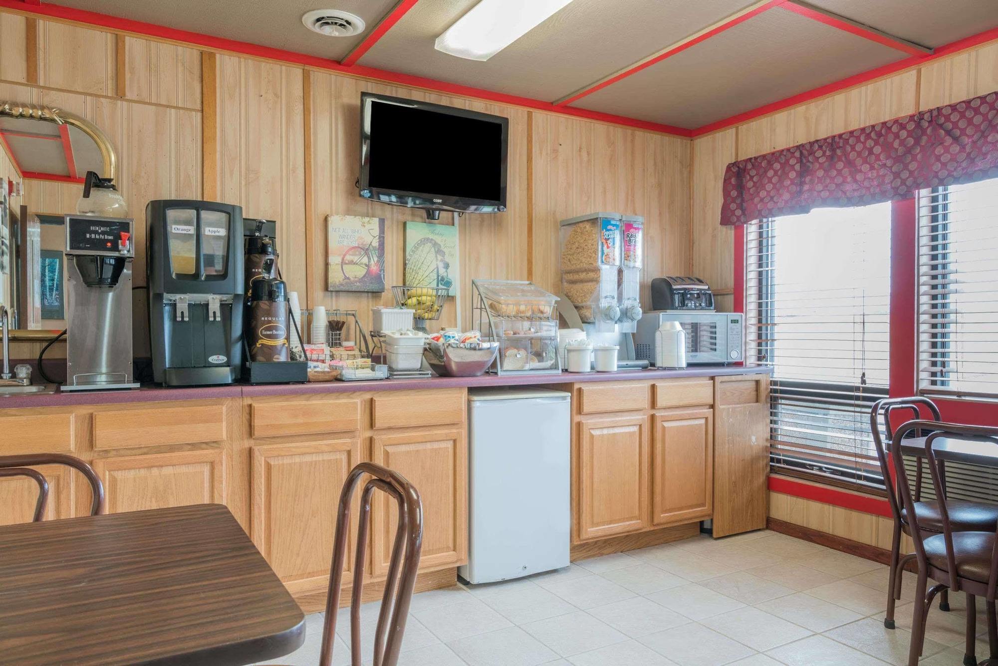 Heartland Hotel & Suites Rock Valley Bagian luar foto