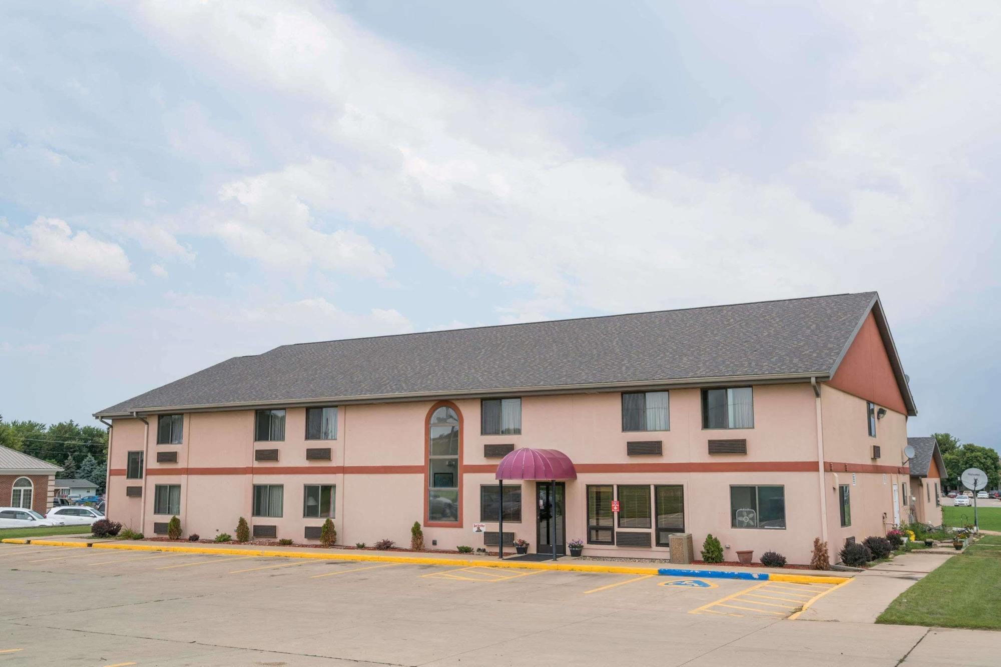 Heartland Hotel & Suites Rock Valley Bagian luar foto