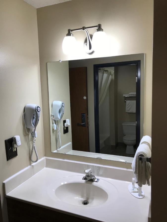 Heartland Hotel & Suites Rock Valley Bagian luar foto