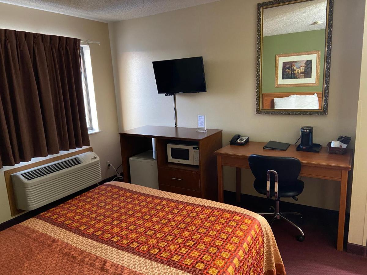 Heartland Hotel & Suites Rock Valley Bagian luar foto